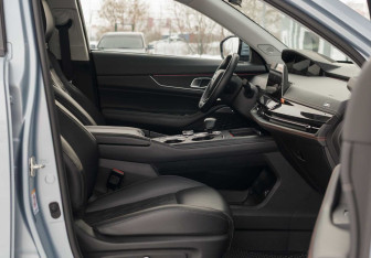 Подержанный автомобиль Changan UNI-K 2023 года (24 фото)