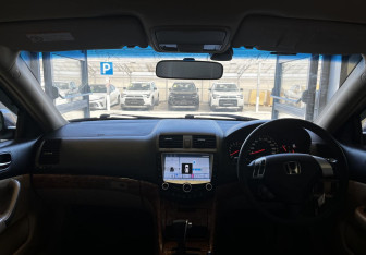 Подержанный автомобиль Honda Accord Wagon 2002 года (9 фото)