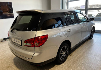 Подержанный автомобиль Nissan Wingroad 2010 года (5 фото)