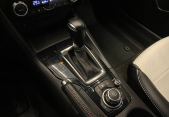 Подержанный автомобиль Mazda 3 Sedan 2014 года (9 фото)