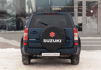 Подержанный автомобиль Suzuki Grand Vitara 2008 года (6 фото)