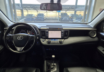 Подержанный автомобиль Toyota RAV4 2019 года (8 фото)