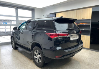 Подержанный автомобиль Toyota Fortuner 2019 года (7 фото)