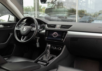 Подержанный автомобиль Skoda Superb Liftback 2018 года (10 фото)