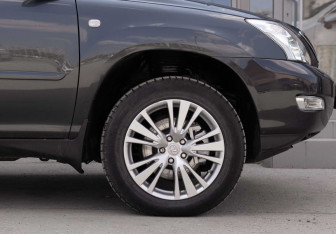 Подержанный автомобиль Lexus RX 2007 года (9 фото)