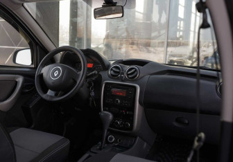 Подержанный автомобиль Renault Duster 2015 года (10 фото)
