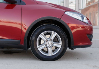 Подержанный автомобиль Renault Fluence 2010 года (9 фото)