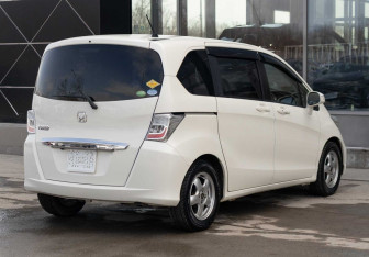 Подержанный автомобиль Honda Freed 2012 года (5 фото)