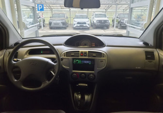 Подержанный автомобиль Hyundai Matrix 2004 года (8 фото)