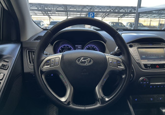 Подержанный автомобиль Hyundai ix35 2011 года (10 фото)
