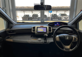 Подержанный автомобиль Honda Freed 2012 года (9 фото)