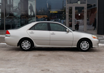Подержанный автомобиль Toyota Mark II Sedan 2002 года (4 фото)