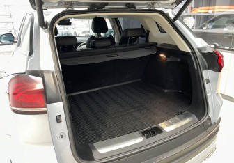 Подержанный автомобиль Geely Atlas Pro 2022 года (10 фото)