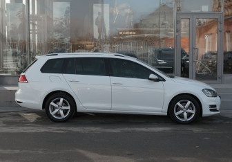 Подержанный автомобиль Volkswagen Golf Wagon 2013 года (4 фото)