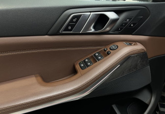 Подержанный автомобиль BMW X5 2019 года (14 фото)