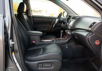 Подержанный автомобиль Toyota Highlander 2011 года (23 фото)