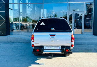 Подержанный автомобиль Mitsubishi L200 2015 года (9 фото)