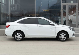 Подержанный автомобиль LADA (ВАЗ) Vesta Sedan 2016 года (4 фото)
