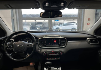 Подержанный автомобиль Kia Sorento 2018 года (9 фото)