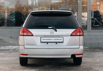 Подержанный автомобиль Nissan Wingroad 2002 года (6 фото)