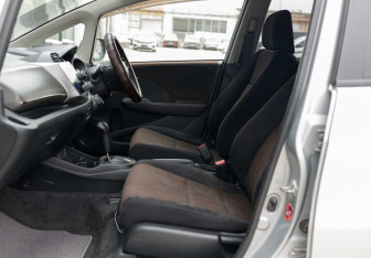 Подержанный автомобиль Honda Fit Shuttle 2014 года (18 фото)