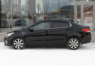 Подержанный автомобиль Kia Rio Sedan 2017 года (8 фото)