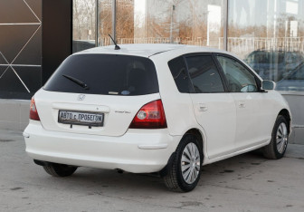 Подержанный автомобиль Honda Civic Hatchback 2001 года (5 фото)