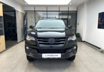 Подержанный автомобиль Toyota Fortuner 2019 года (3 фото)