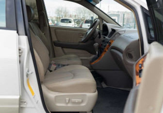 Подержанный автомобиль Lexus RX 2000 года (22 фото)