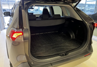 Подержанный автомобиль Toyota RAV4 2020 года (18 фото)