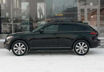 Подержанный автомобиль Infiniti FX 2003 года (8 фото)