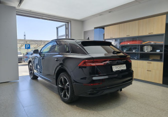 Подержанный автомобиль Audi Q8 2019 года (6 фото)