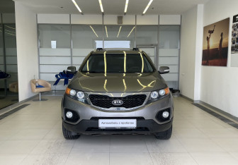 Подержанный автомобиль Kia Sorento 2012 года (2 фото)