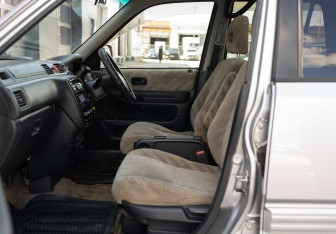 Подержанный автомобиль Honda CR-V 2001 года (17 фото)