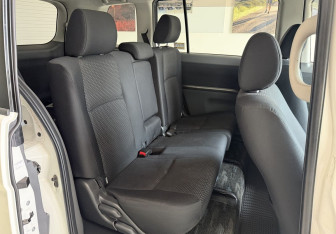 Подержанный автомобиль Toyota ISis 2010 года (12 фото)
