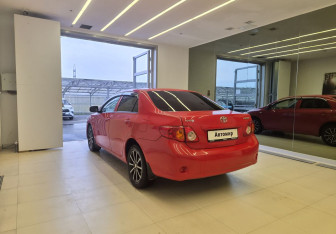 Подержанный автомобиль Toyota Corolla Sedan 2008 года (6 фото)