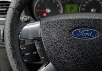 Подержанный автомобиль Ford Focus Sedan 2007 года (12 фото)