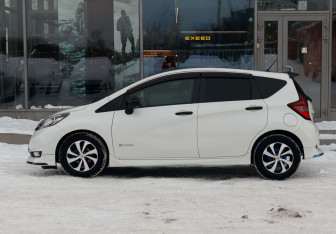 Подержанный автомобиль Nissan Note 2019 года (8 фото)