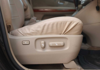 Подержанный автомобиль Toyota Harrier 2004 года (17 фото)