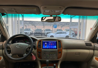 Подержанный автомобиль Toyota Land Cruiser Suv 2007 года (8 фото)