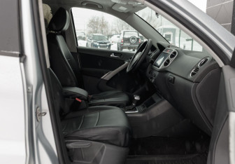 Подержанный автомобиль Volkswagen Tiguan 2009 года (18 фото)