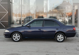 Подержанный автомобиль Toyota Carina Sedan 1998 года (8 фото)