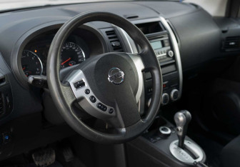 Подержанный автомобиль Nissan X-Trail 2014 года (11 фото)