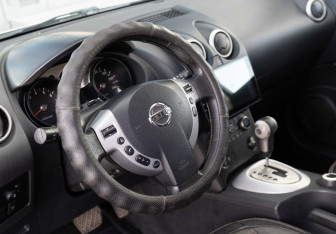 Подержанный автомобиль Nissan Qashqai 2007 года (11 фото)