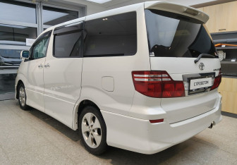 Подержанный автомобиль Toyota Alphard 2008 года (7 фото)