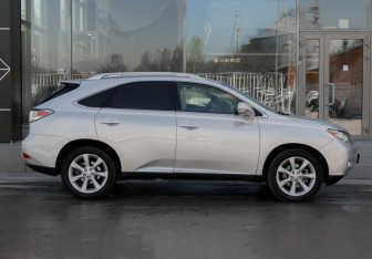 Подержанный автомобиль Lexus RX 2009 года (4 фото)