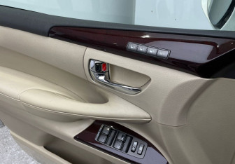 Подержанный автомобиль Lexus LX 2014 года (18 фото)