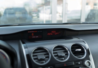 Подержанный автомобиль Mazda CX-7 2011 года (14 фото)