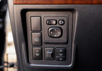 Подержанный автомобиль Toyota Land Cruiser Prado 2010 года (19 фото)