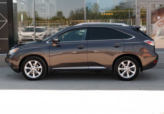 Подержанный автомобиль Lexus RX 2010 года (8 фото)